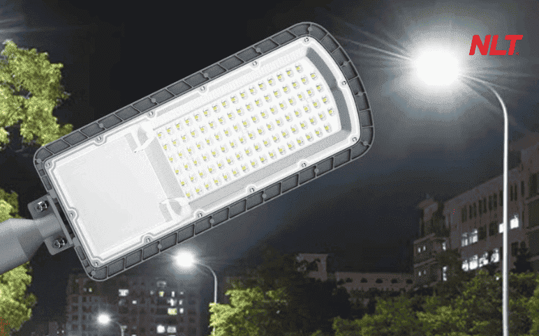 chon-den-led-chong-nuoc-de-nang-tam-khong-gian-ngoai-troi-cua-ban